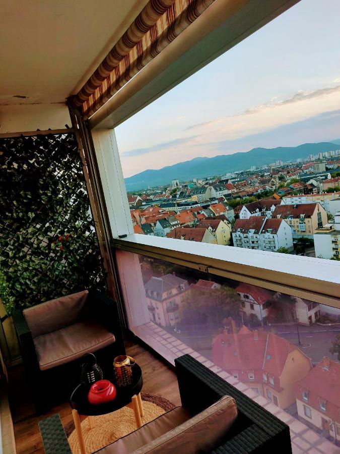 Superbe appartement Colmar avec vue et Jacuzzi Extérieur photo