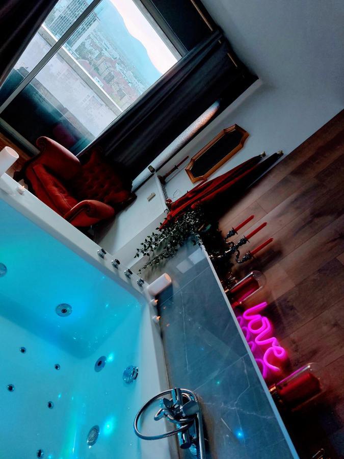 Superbe appartement Colmar avec vue et Jacuzzi Extérieur photo