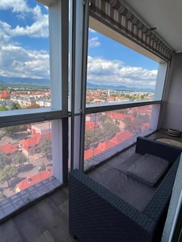 Superbe appartement Colmar avec vue et Jacuzzi Extérieur photo